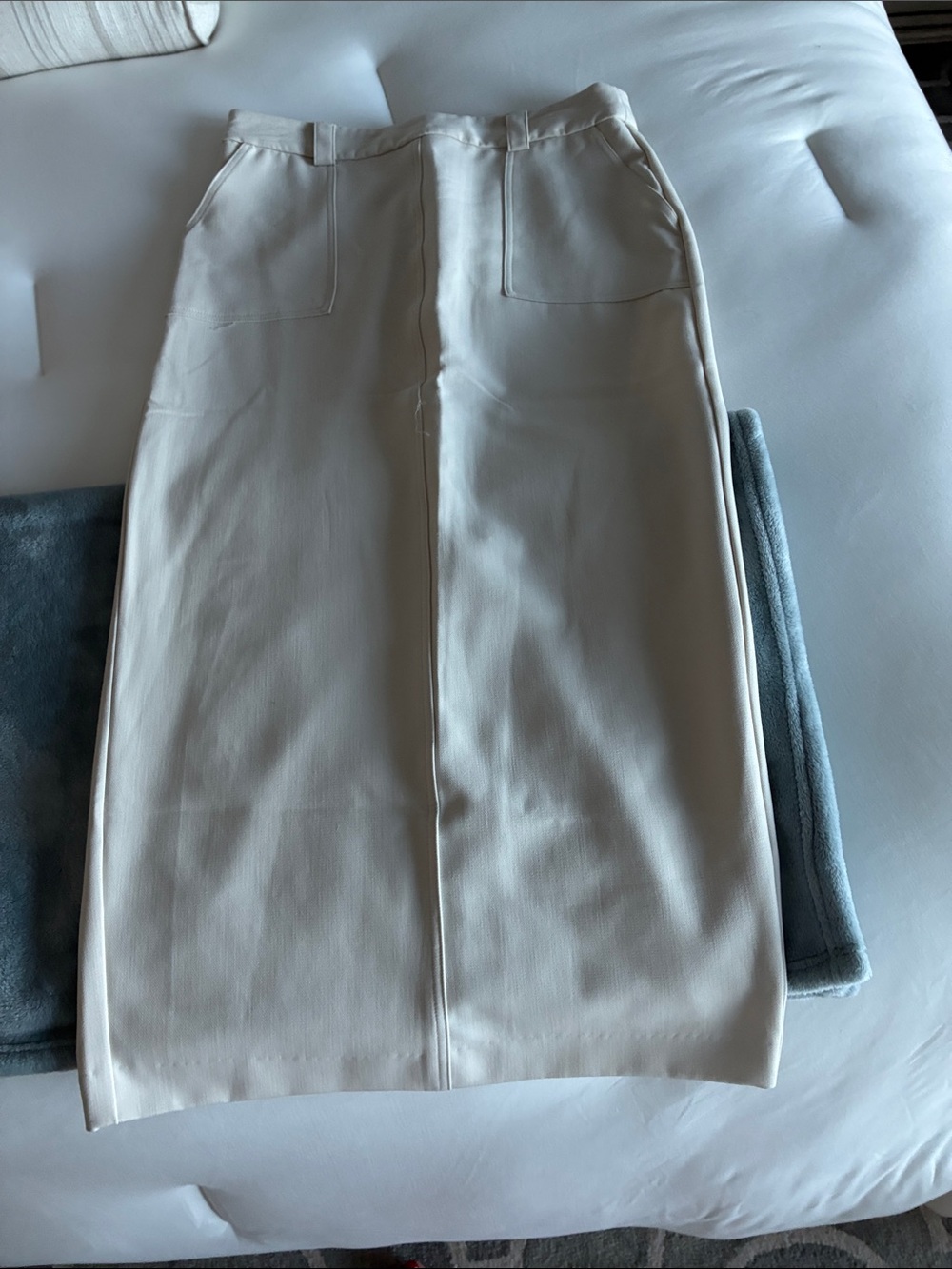 Joie Ivory Pencil Skirt with Front Seam and Patch Pockets